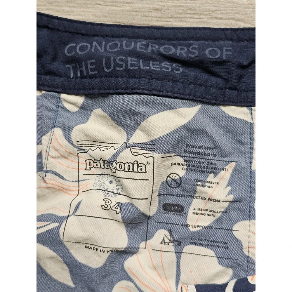 Patagonia Wavefarer Boardshorts Mens 19in Navy Floral Swim Trunks Size 34